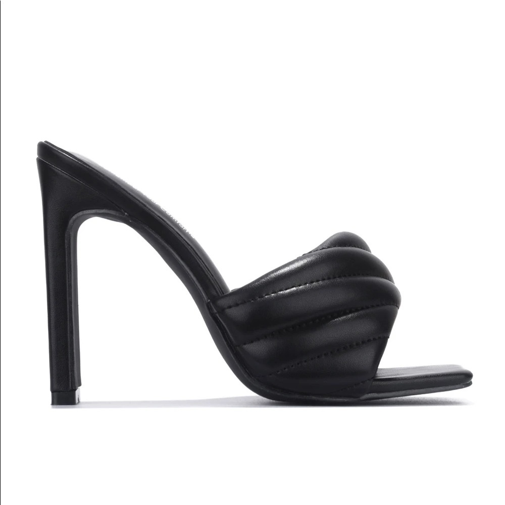 Lorelai Mule 🖤 - Picture 3 of 5